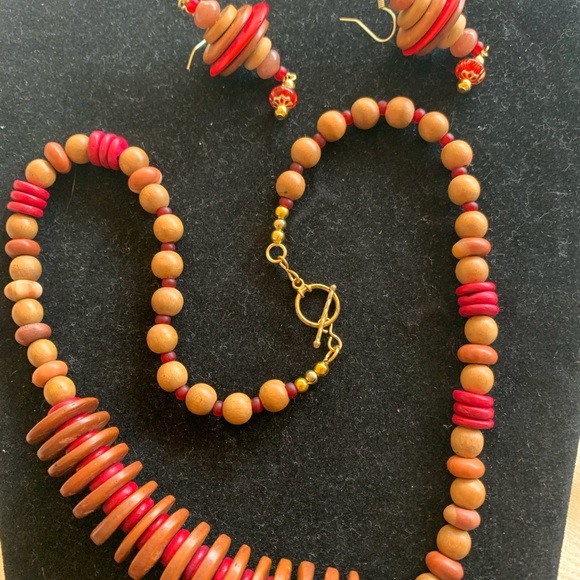 Boho handmade wooden necklace/earrings set - Picture 3 of 6